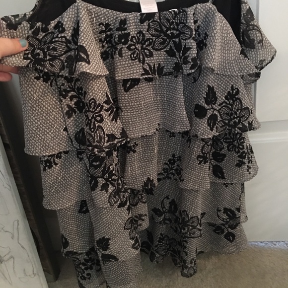 Candie’s Layered Tier Tunic - Picture 5 of 5